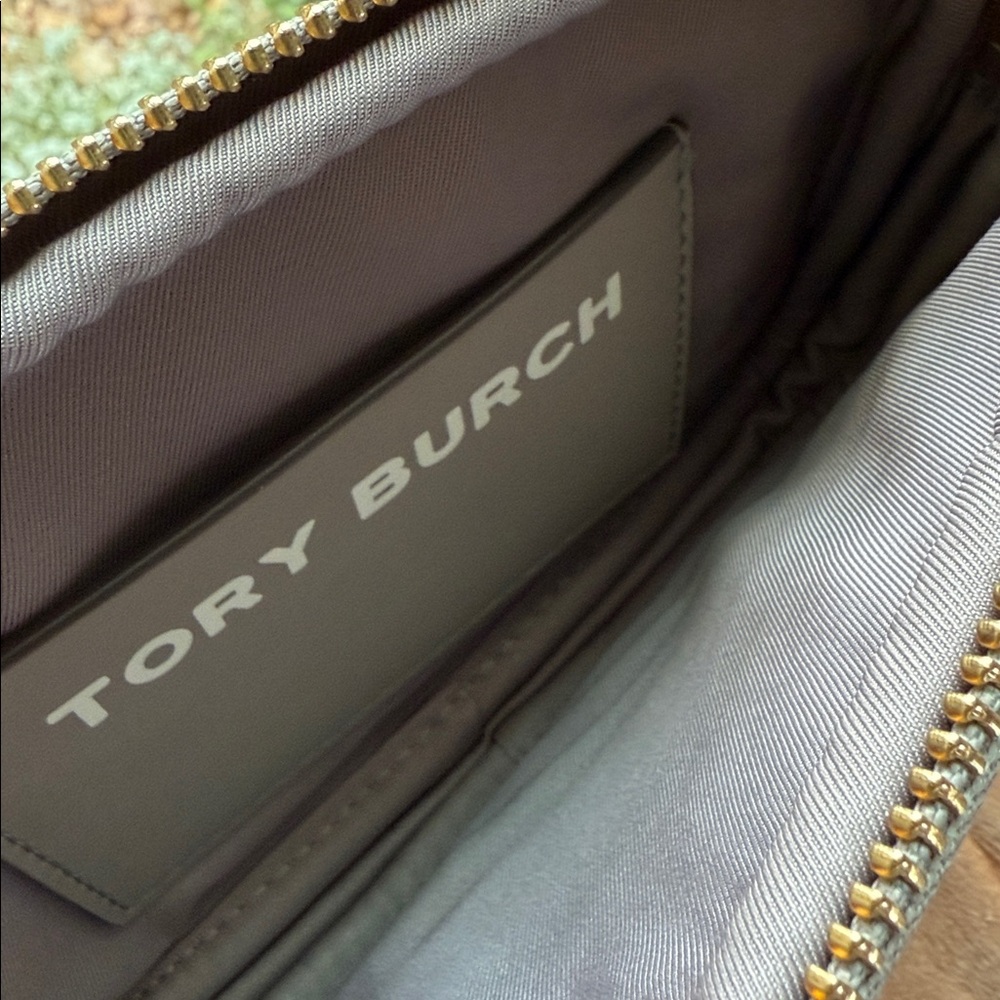 Tory Burch Wristlet Gemini Link Grey Heron Coated Canvas - Picture 3 of 4